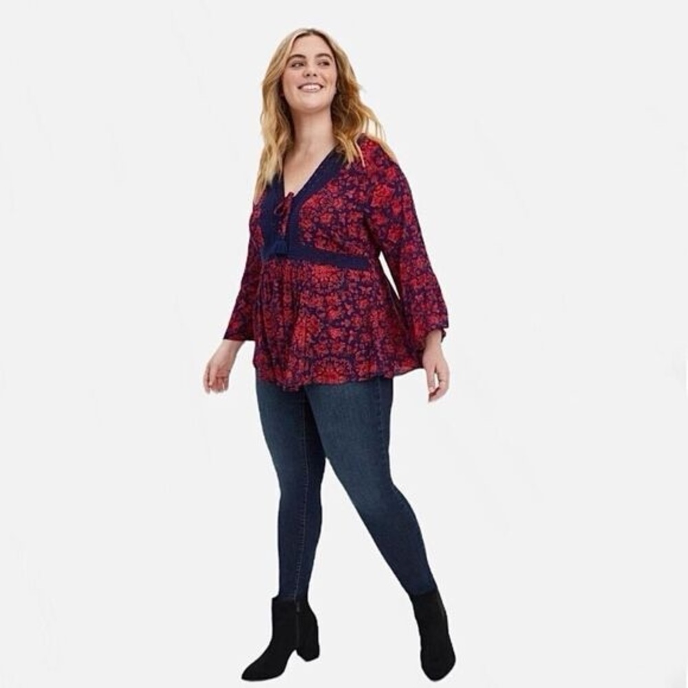 Torrid Babydoll Red Blue Floral Crochet Trim V-Neck Lace Up Top Blouse size 2 2X - Picture 2 of 8